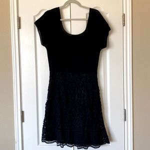 NWT V Cristina black dress